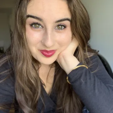 Yasmine Ameli's photo